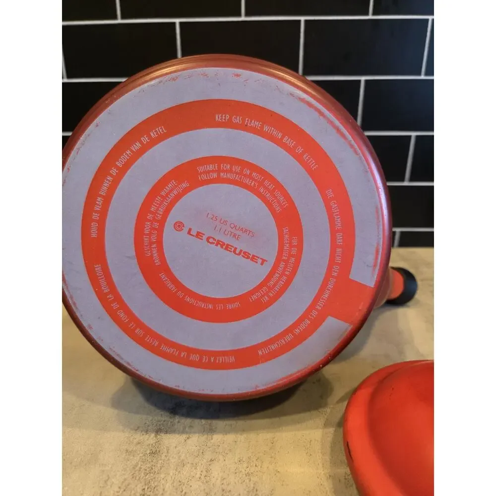 Le Creuset Traditional Stove Top Tea Kettle Pot 1.25 Qtz. Ombre Crimson Red GUC